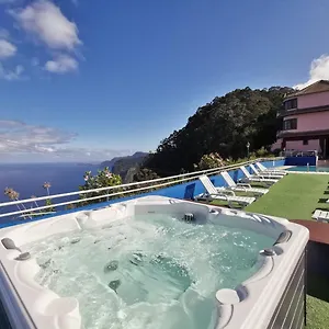 santana-in-nature-bed-breakfast.madeira-islandshotels.com/